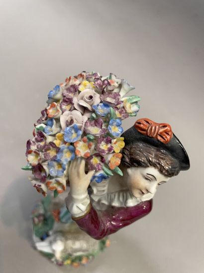 null "The Flower Merchant"

Statuette in porcelain.

In the taste of SAMSON.

H :...