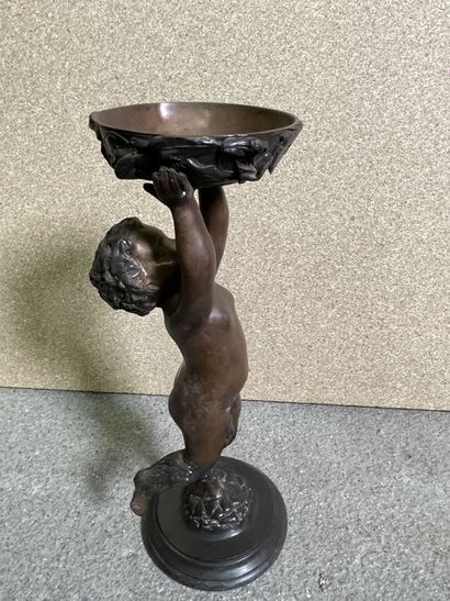 null Two bronzes : 

-Faun supporting a cup

33 cm

-Child's hand

16 cm