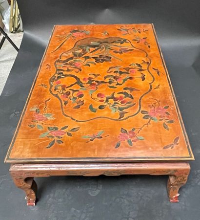 null Rectangular coffee table in lacquered wood decorated with peach trees on a brown-orange...