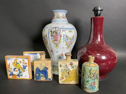 null Lot de céramique divers : vase à décor de fleurs, pied de lampe "sang de boeuf",...