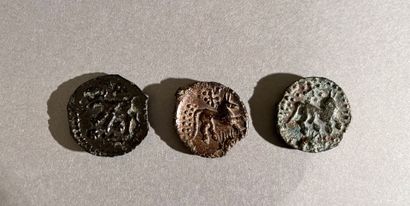 null Carnutes. Lot of 3 bronzes with horse and wolf. LT.6188 - DT.2608 / LT.6202...