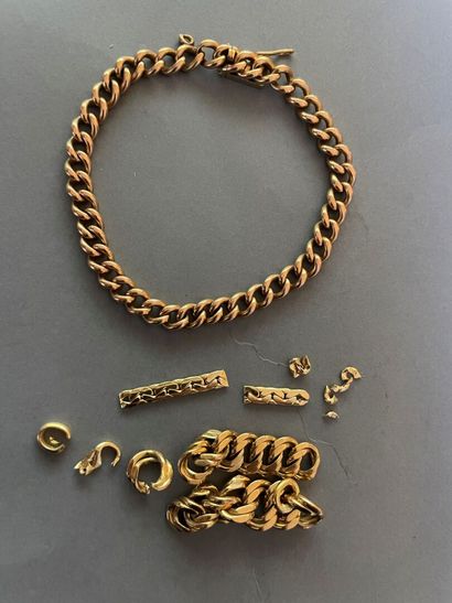 null Yellow gold lot including :

Bracelet gourmette, 

Debris of bracelet, 

fragment...