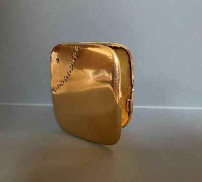null Gold cigarette case. 

Gross weight : 85,20g

Missing stones, accidents.