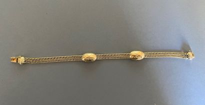null Flexible bracelet in yellow gold with two rows of curb chain links joined by...