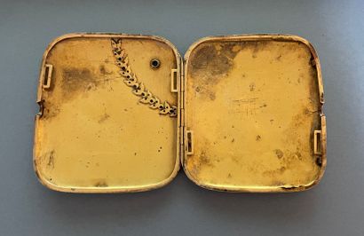 null Gold cigarette case. 

Gross weight : 85,20g

Missing stones, accidents.
