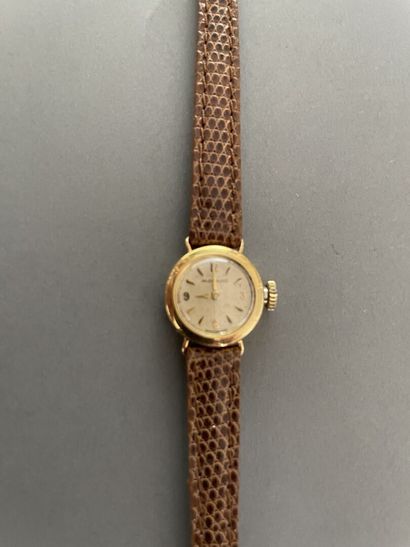 null MOVADO - Ladies' wristwatch, round case in yellow gold. Mechanical movement

(works)....