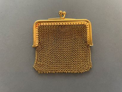 null Small gold mesh purse.

5 x 4,6 cm

Weight : 20,45 gr.