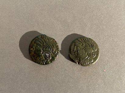 null Carnutes. Lots of 2 VANDILOS bronzes with eagle. LT.7988 - DT.2586-87

Dark...