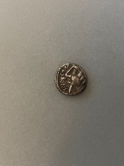 null Carnutes. Denarius or quinary ANDECOMBO (1,72 g). LT.6342 - DT.2657

ANDECOm...
