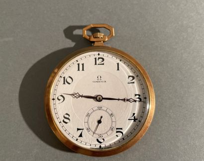 null OMEGA - Pocket watch of the 1920s, the case in yellow gold guilloche. The enamelled...