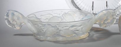 VERLYS Jardinière «Poissons» Épreuve en verre opalescent à anses latérales pleines...