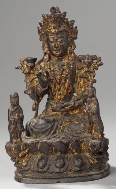 null Sujet en bronze anciennement laqué or, représentant Padmapani assis en méditation...