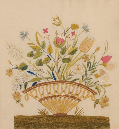 null Soie brodée d'un panier de fleurs. Début du XIXe siècle. 25,5 x 24 cm