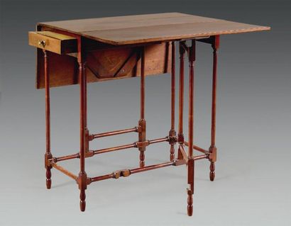 null Petite table à deux volets et huit pieds en acajou. XIXe siècle. 67,5 x 67,5...