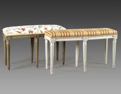 null Deux banquettes en bois laqué. Style Louis XVI, début du XIXe siècle. 51 x 90...