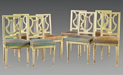 null Huit chaises à dossiers lyre en bois laqué garnies de cuir, Style Louis XVI