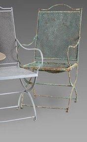 null Paire de fauteuils pliants en métal laqué. Fin du XIXe - début du XXe siècle....