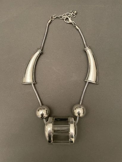 null Workshop of the 1990's
Necklace in silver plated metal on tubogas chain with...