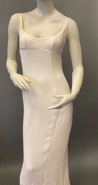 null Christian DIOR Boutique n°91963
Dress in ecru crepe and satin, on thin straps,...