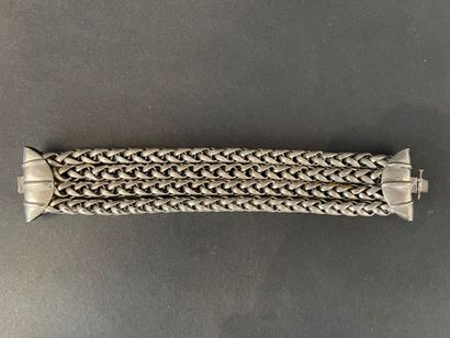null Atelier des Années 1990
Metal bracelet with four braided chains
Not signed.
Width...