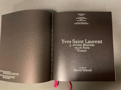 null Lot composé de 4 grands livres sur la mode dont 
Balenciaga, Yves Saint Laurent,...