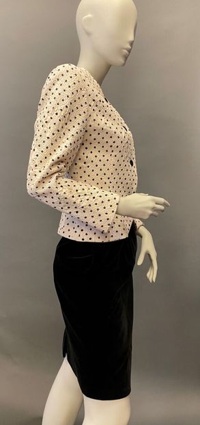 null Christian DIOR Boutique
Off white embossed crepe suit with black polka dots,...
