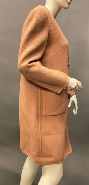 null CHANEL Creations by Philippe GUIBOURGE
Coat in camel wool round neckline on...