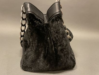 null CHANEL circa 2005-2006
Black faux fur bag embellished with the initials, double...