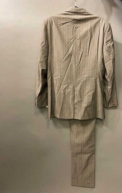 null PAUL SMITH
Grey wool suit with sky blue tennis stripes. 
Size 50 approximately....