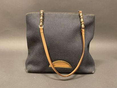 null Christian DIOR
Denim bag, camel leather handle embellished with metal beads,...