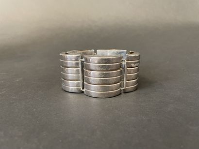 null Workshop of the 1990's
Large metal bracelet articulated with 5 patterns of rounded...