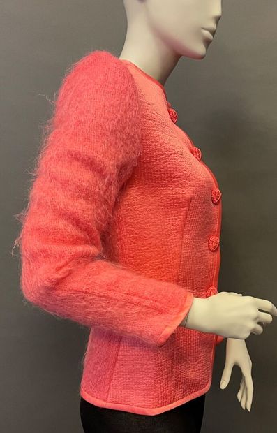 null Christian DIOR Boutique n°02479
Jacket in mohair and coral wool, front with...