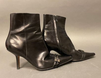 null Christian DIOR, Atelier VOISIN
Lot including a pair of ankle boots 
and four...