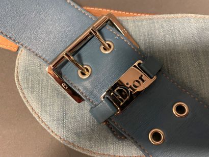 null Christian DIOR
Sky blue leather and denim corset inspired belt. 
Size 85 cm....