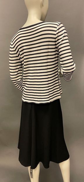 null MAX MARA, ARMANI COLLEZIONI
Lot including a zipped vest in black and white striped...