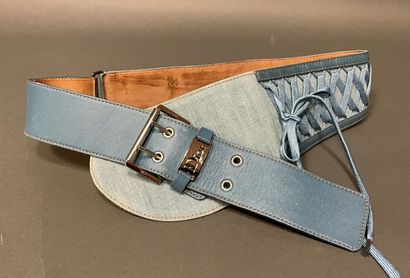 null Christian DIOR
Sky blue leather and denim corset inspired belt. 
Size 85 cm....