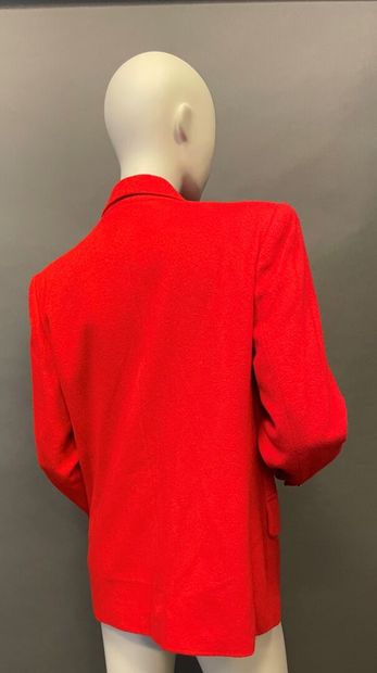 null HERMES made in france
Red cashmere jacket, double breasted, notched collar,...