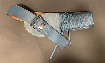 null Christian DIOR
Sky blue leather and denim corset inspired belt. 
Size 85 cm....