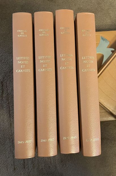null Lot de livres divers : mémoires du général de Gaulle. 
4 grands cartons.