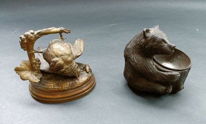 null Jules MOIGNIEZ (1835-1894)
Moineau au scarabée
Épreuve en bronze à patine mordorée,...