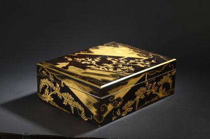 null JAPON - Epoque EDO (1603 - 1868), XIXe siècle
Grande boite de forme rectangulaire...