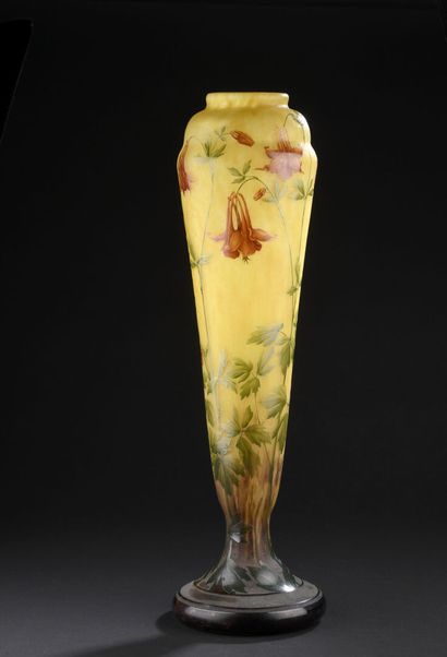 null DAUM - NANCY 
Important vase balustre sur piédouche et col en léger gradin....