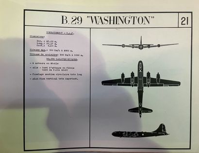 null Deux carnets militaires de silhouettes d'avion anglais et américains.
Edition...