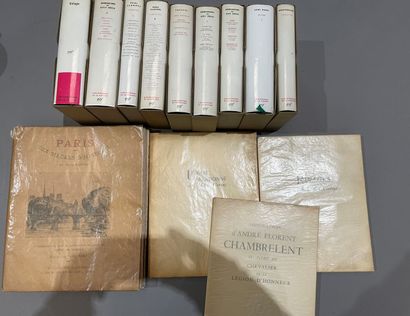 null Small lot of books including 9 volumes Pléiade
One joint:
An album of postcards...