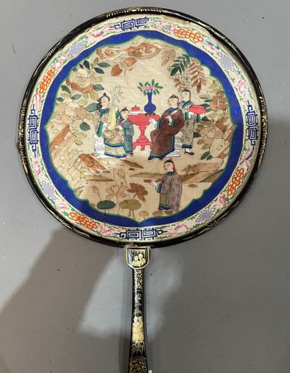 null Two fans in painted paper and embroidered fabric decorated with palace scenes....