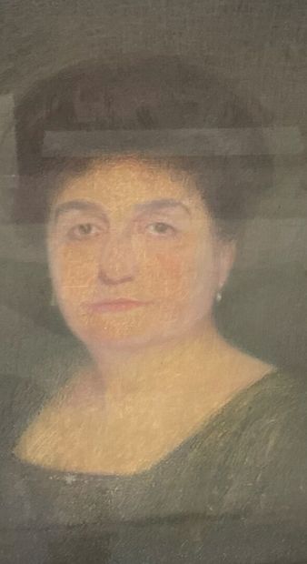 null Ecole française du XXème siècle
Portrait de femme 
Pastel, signé en bas à gauche...