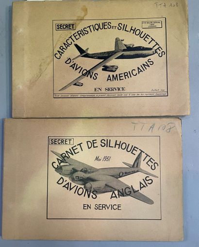 Deux carnets militaires de silhouettes d'avion...