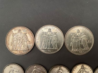 null Lot of silver coins of the years 1960-1970) including:
-3 coins of 10 francs...