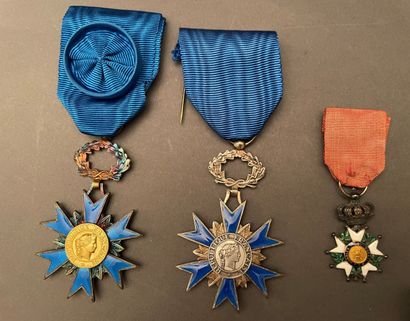 null Lot of medals including:
-Two medals of the national order of merit,
-Two miniatures...