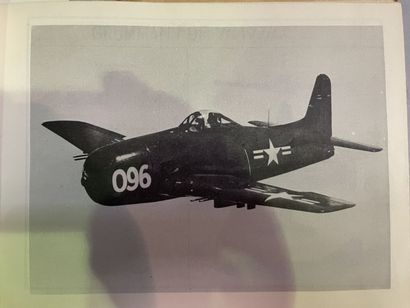 null Deux carnets militaires de silhouettes d'avion anglais et américains.
Edition...